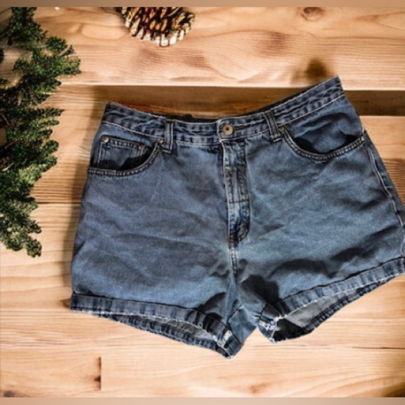 XHILARATION Women Medium Wash Jeans Shorts Size 13 100% Cotton Waist 32 pockets - Picture 3 of 16